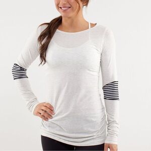 Lululemon Devotion Long Sleeve Tee
Heathered White / Classic Stripe Black White